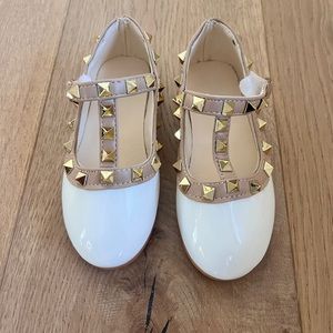 Toddler white dress shoes.